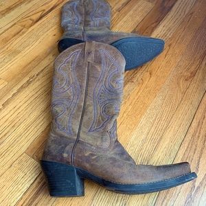 Ariat like new boots